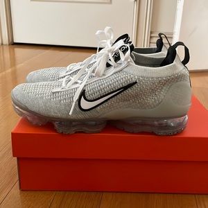 MINT 2021 Nike VaporMax Size 9.5 USA MINT WHITE/BLACK